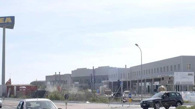 La rotonda dell'Ikea (foto d'archivio)