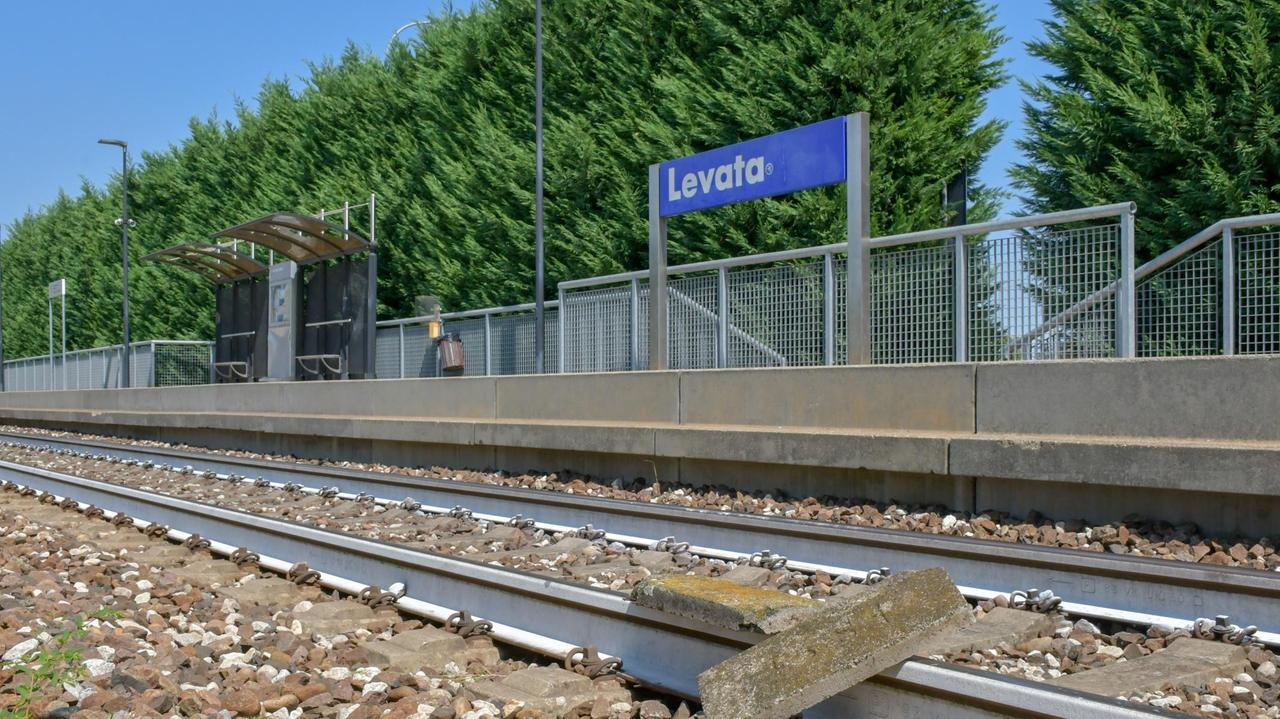 Mantova-Modena. Massi sui binari per due volte, evitati deragliamenti