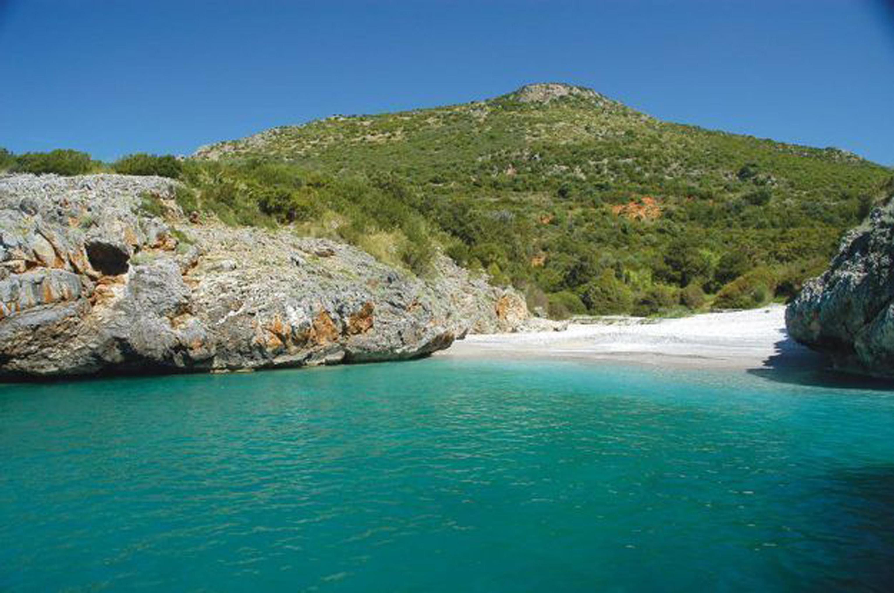 La casa al mare in Cilento non esiste: scovata e denunciata la truffatrice