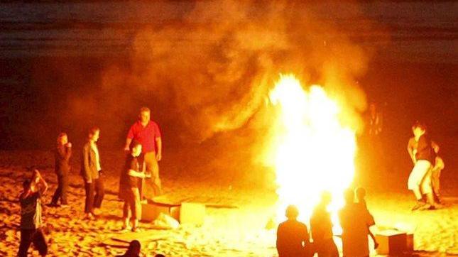 Falò e grigliate in spiaggia sono a rischio estinzione. La lotta agli incendi ha cambiato il Ferragosto