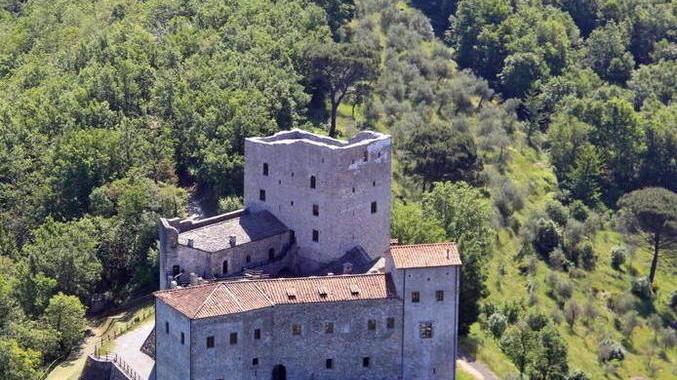 Il castello dell’Aquila si può comprare La leggenda in vendita per “soli” 7 milioni