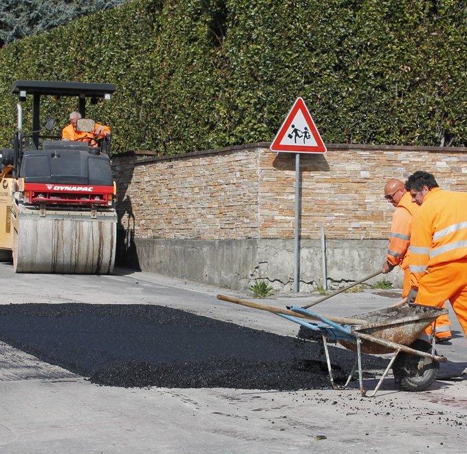 Arriva l’asfalto nelle vie di Capannori 