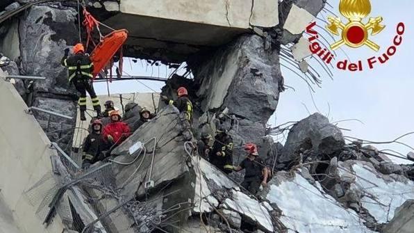 «Non avrei mai voluto estrarli». Racconti dal ponte della morte