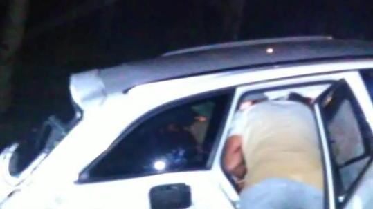 Grave donna di 45 anni nella scarpata con l’auto