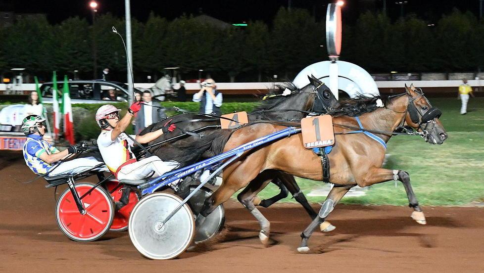 Ferragosto da record: in 14.882 al Gran premio E un “Uragano” spazza la pista del Sesana