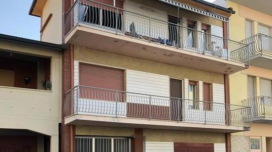 Tre famiglie per una casa ma l’appartamento è abitato