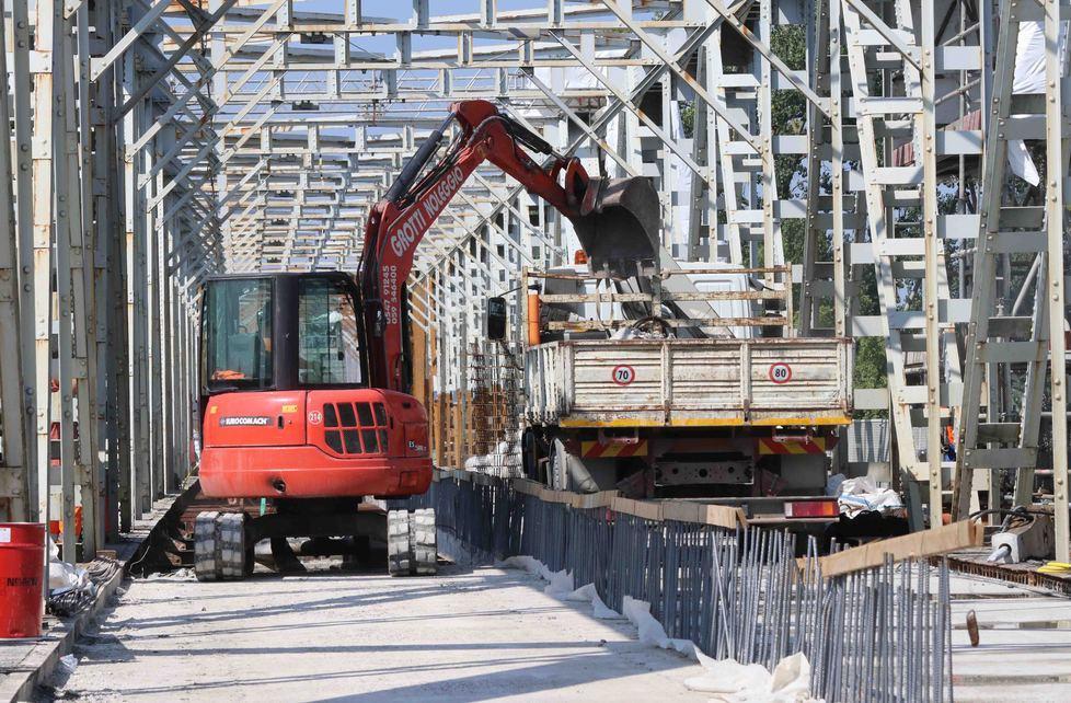 Ponte sul Po Corsa contro il tempo per il cantiere