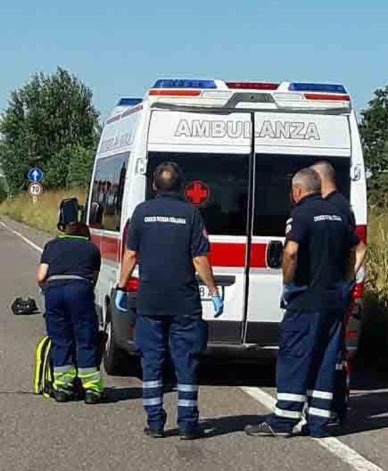 Scontro tra auto e moto sulla Cispadana Andrea Mortari, 46 anni, muore sul colpo 