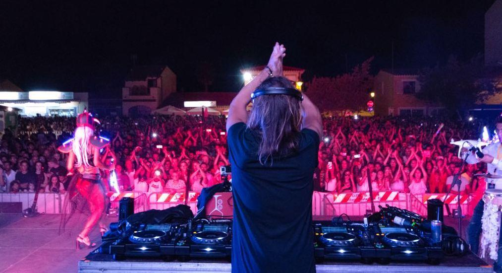 L’intera città balla al ritmo di Bob Sinclar