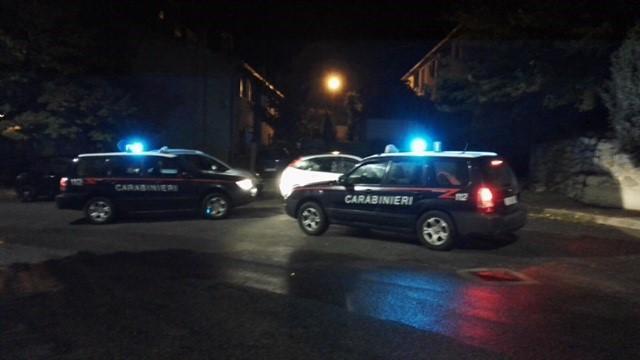 San Teodoro, non lo fanno entrare in discoteca perché ubriaco e lui danneggia un'auto