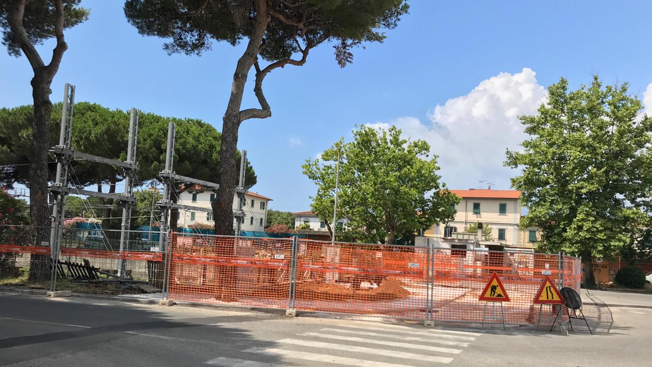 I primi cantieri in piazza della Repubblica a Rosignano