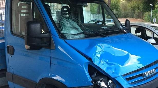 Preso il pirata sul furgone fuggito dopo aver travolto un ciclista