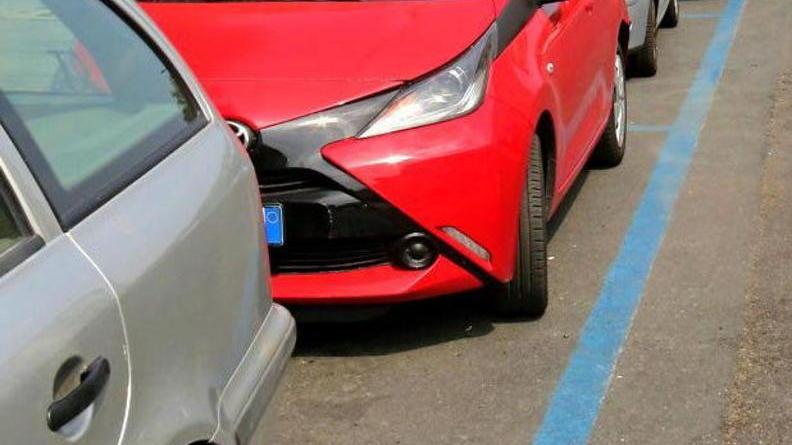 Diventano blu 230 posti auto (altri 162 spazi per gli scooter)