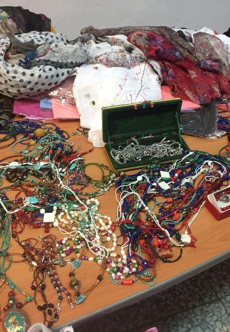 Vendono senza licenza Sequestrati 1.200 pezzi