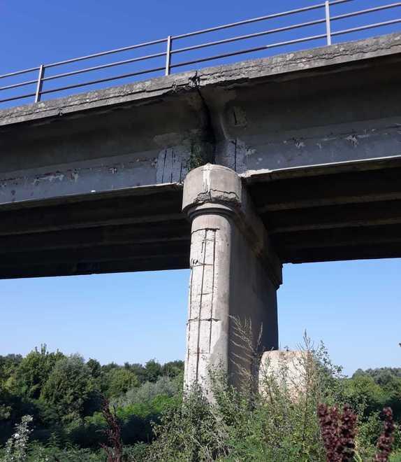 Ponte Bastia, piloni scrostati 