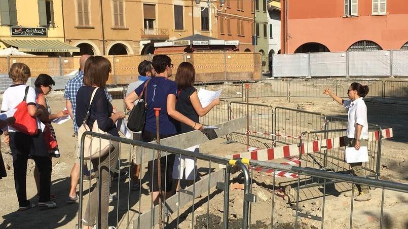 In 150 in visita agli scavi in piazza