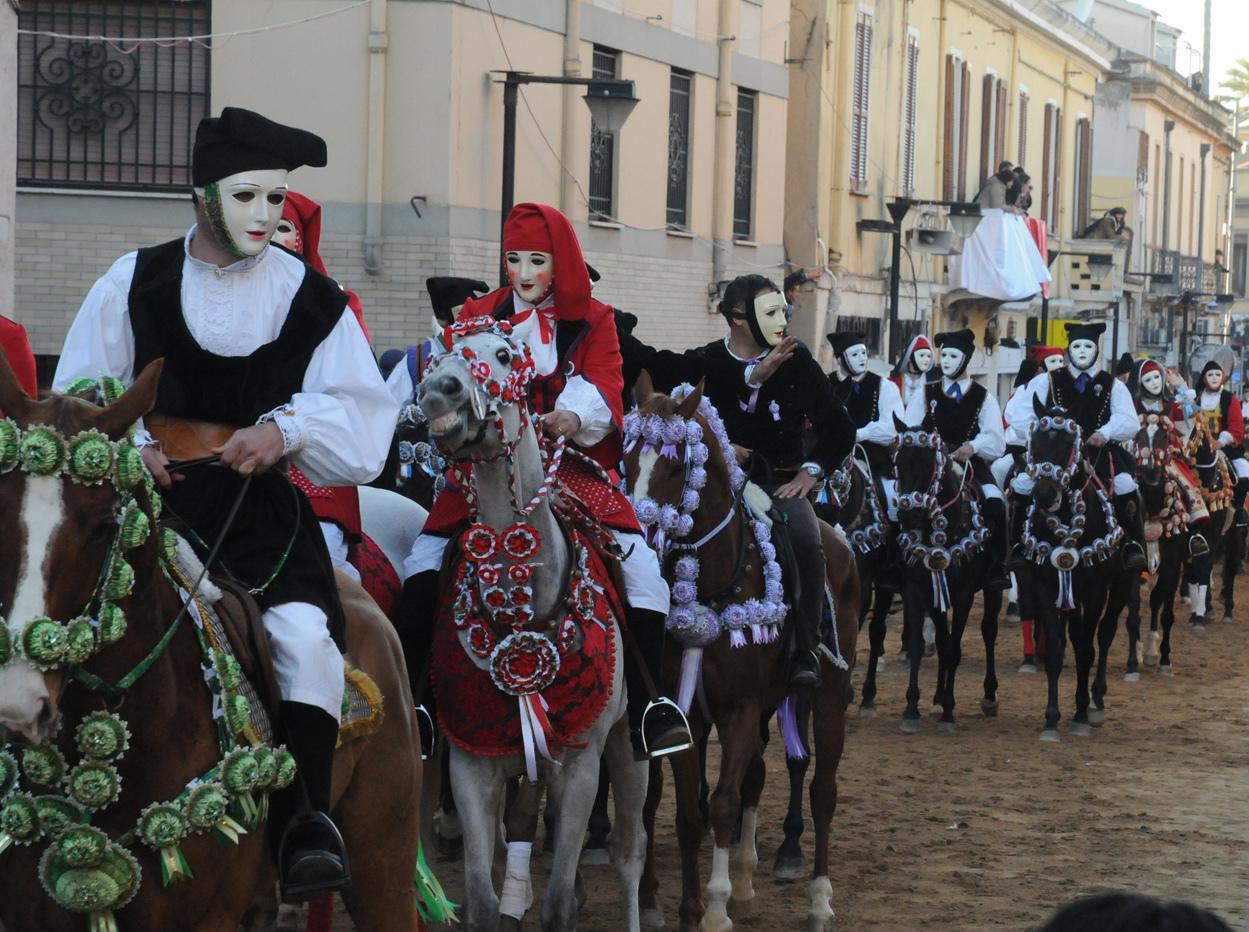 Morta il primo componidori donna: la Sartiglia piange Annadina Cozzoli