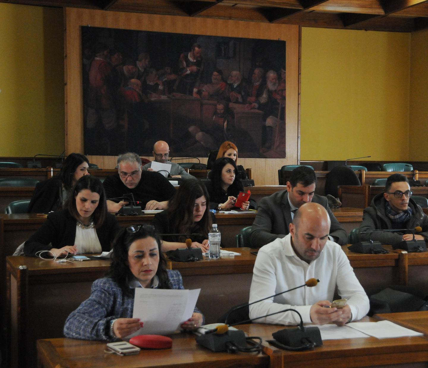Il vertice di maggioranza rinvia ogni decisione 
