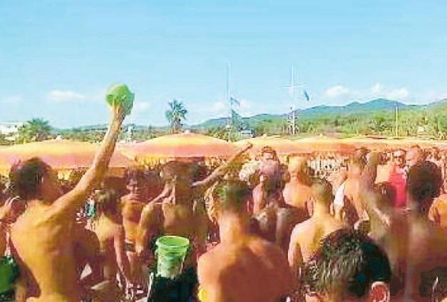 Carrara, caos gavettoni: «Chiudere i bagni a Ferragosto sarebbe un errore» 