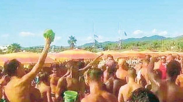 Carrara, caos gavettoni: «Chiudere i bagni a Ferragosto sarebbe un errore»