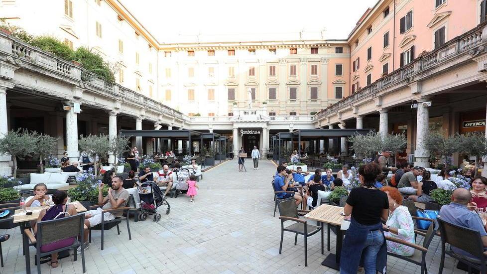 Il piazzale del Gambrinus rinnovato dalla società PB srl che gestisce il ristorante Foody Farm (foto nucci