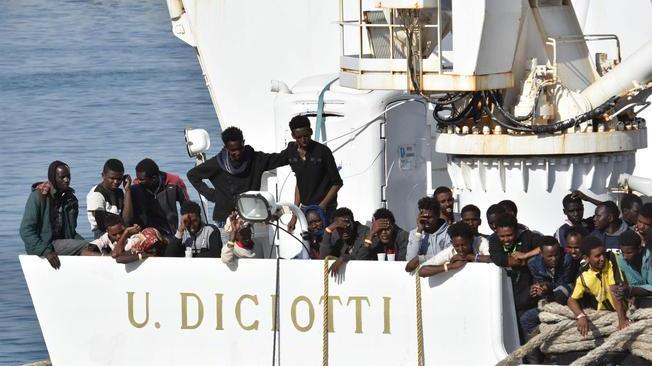 Migranti, l'Italia chiede l'intervento dell'Ue 