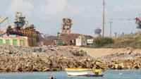 Turisti in fuga dalle spiaggenauseati dal tanfo dei fanghi