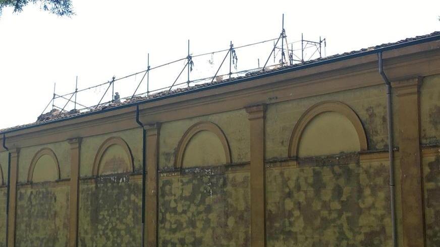 Settantamila euro per rifare le coperture del cimitero