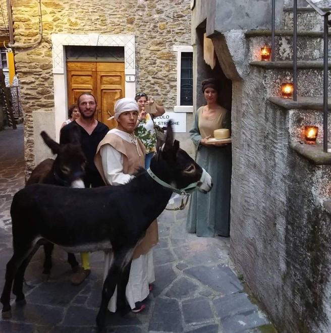 Quattromila persone alla rievocazione storica nel borgo di Terrinca