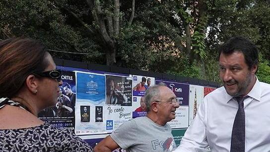 Bagno di folla per Salvini alla Versiliana E dopo il comizio cena nella villa di Bocelli