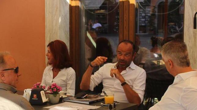 Colazione in centro per il premier francese