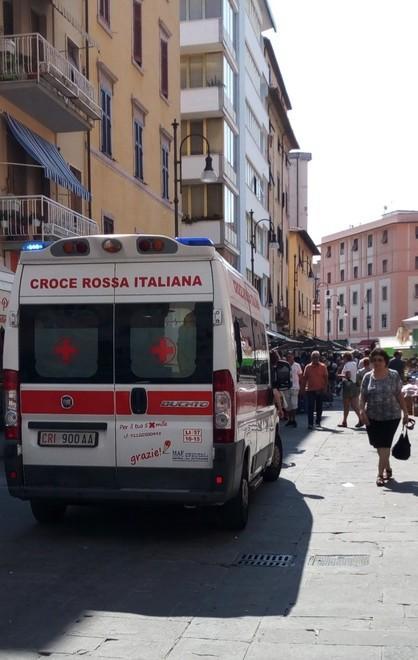 Malore al bar, soccorso 24enne
