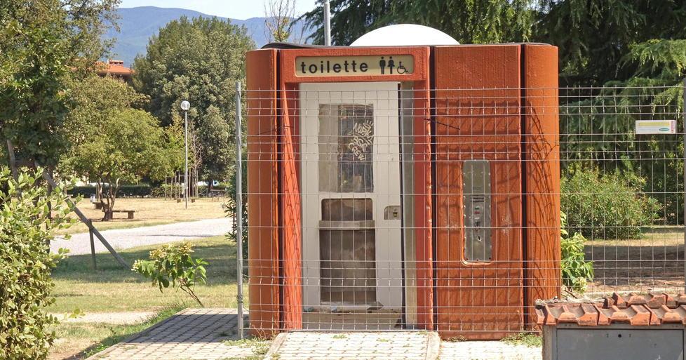 Bagno chiuso per sporcizia 