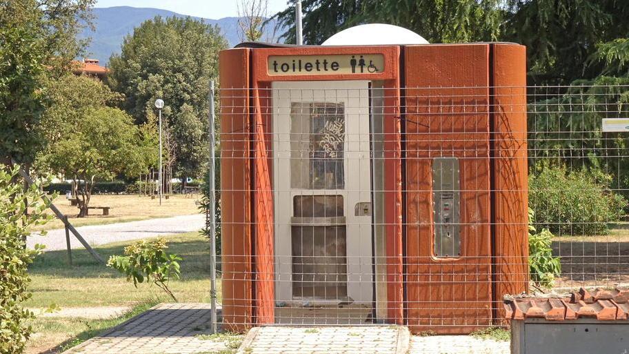 Bagno chiuso per sporcizia