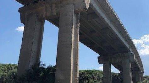Variante Aurelia, quei piloni scalcinati in zona Fortullino