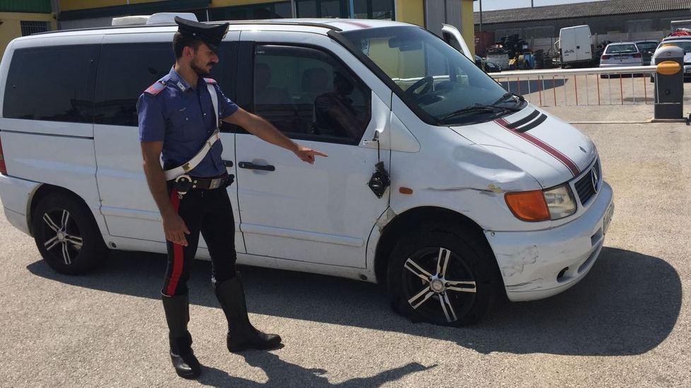 Investiti due operai in bici Ubriaco alla guida scappa 
