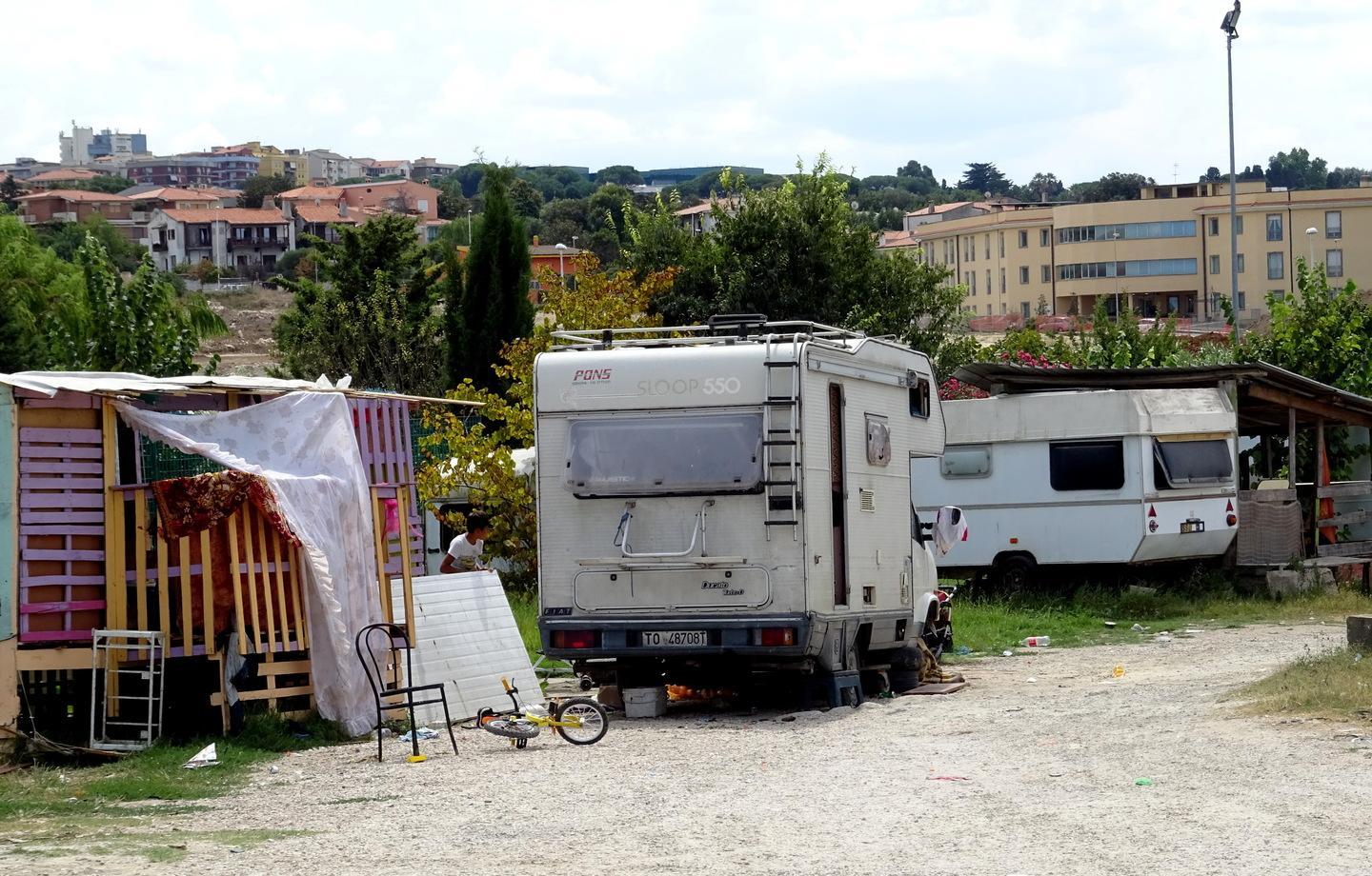 Campo nomadi di Sassari, l’Arpas: è una bomba ambientale 