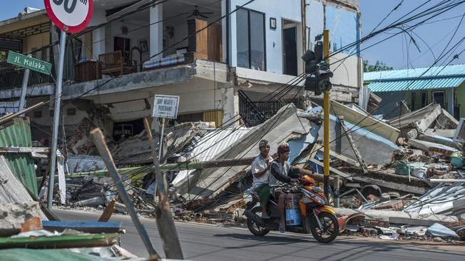 Terremoto in Indonesia: le vittime salgono a 12 