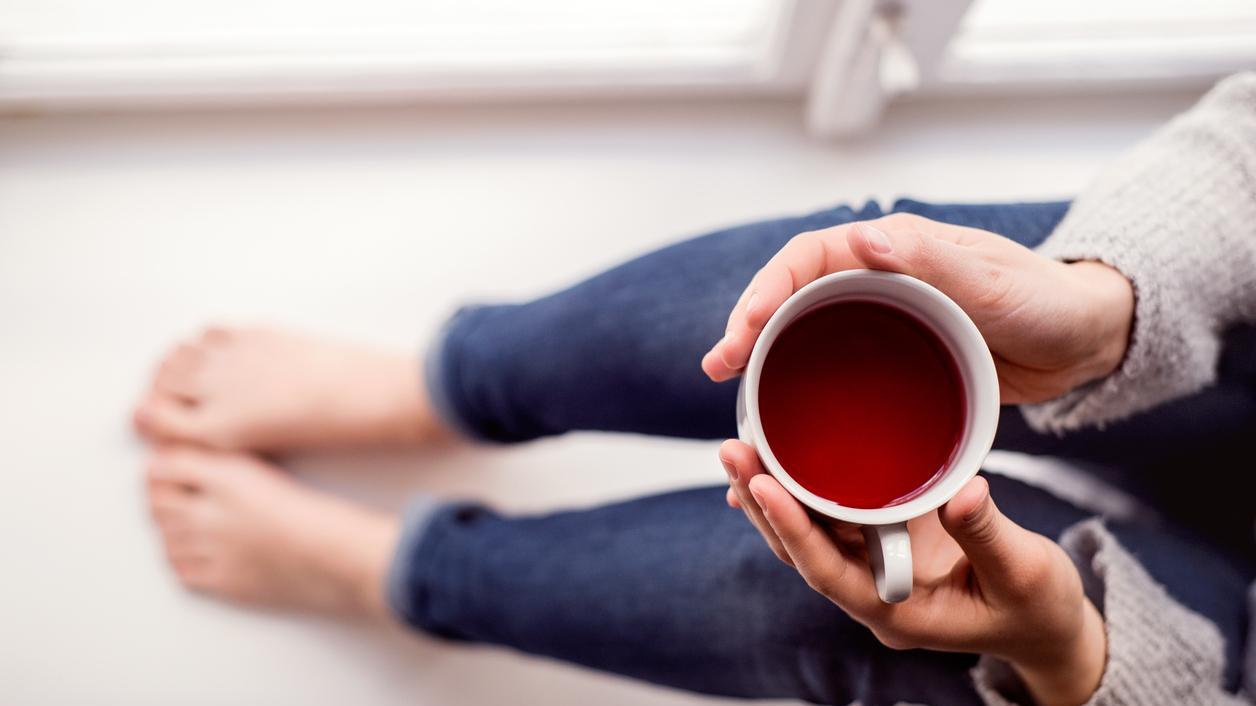 Una tazza di tè mantiene alto il colesterolo “buono”