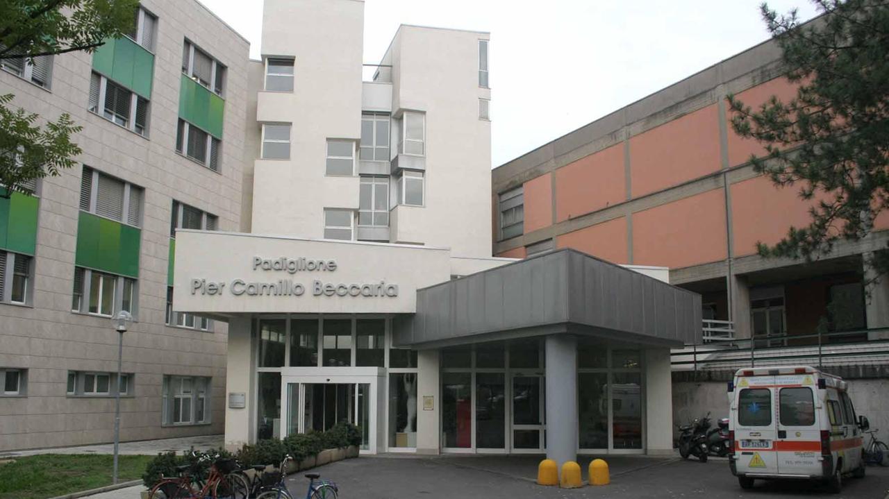 Policlinico di Modena: operatore con pertosse, profilassi sui pazienti del Com