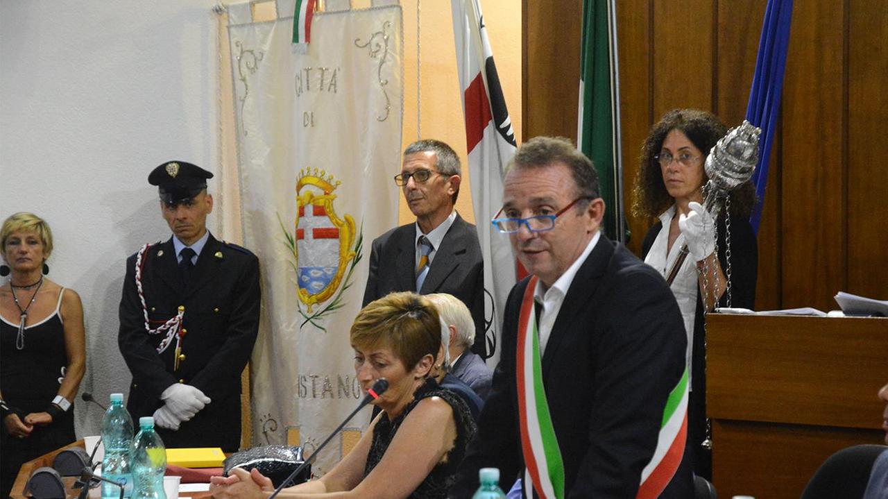 Federica Pinna accanto al sindaco Andrea Lutzu