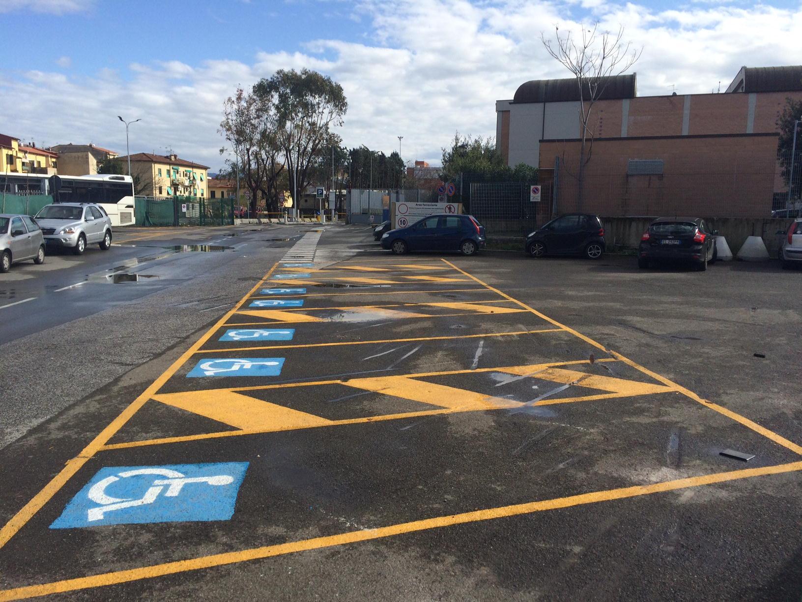 Alcuni parcheggi per i disabili (foto d'archivio)
