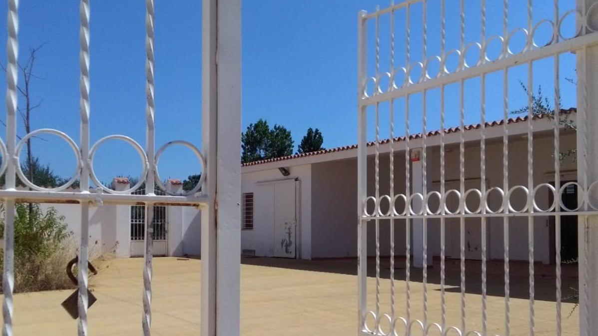 Il centro per autistici chiuso da anni (foto www.pernoiautistici.com)
