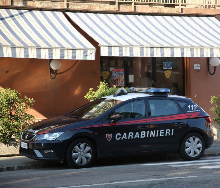 Ravarino, barista rapinata e malmenata da due banditi 