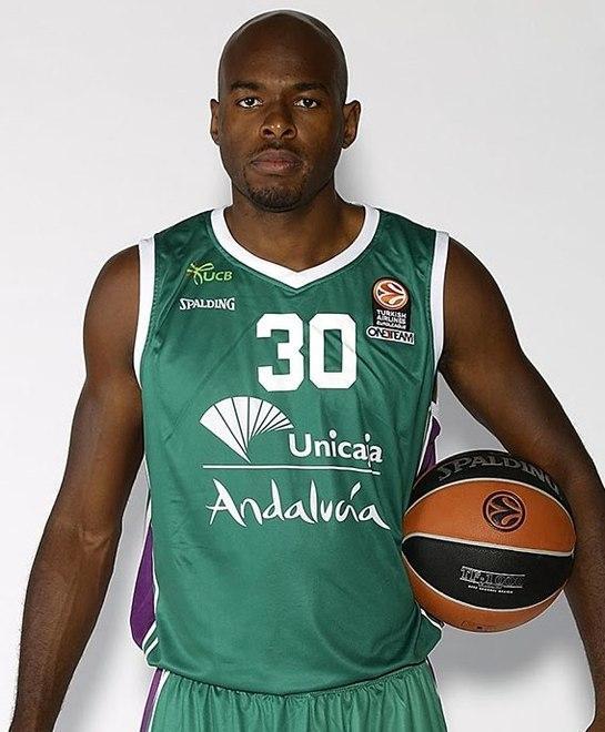 Pistoia punta su un coach livornese e un roster straniero per salvarsi 