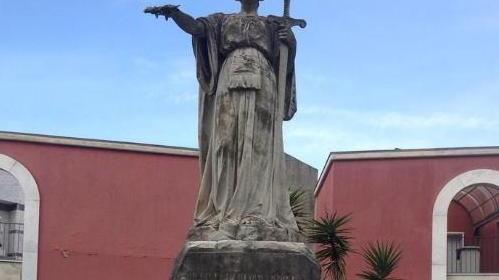 «Ci sono i fondi regionali Serve un intervento al monumento ai caduti»