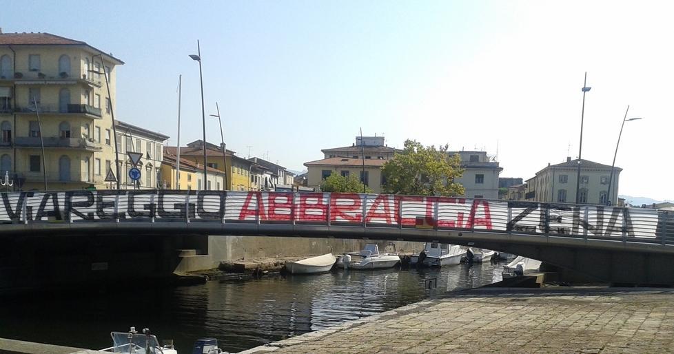 Uno striscione per Genova