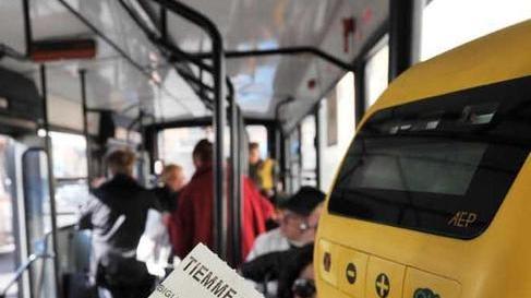 La tariffa è unica rincari medi del 25% L’acquisto a bordo costa molto di più