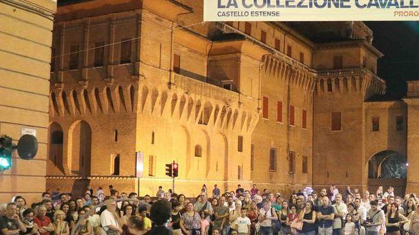 Invincibili Buskers, serate con il pienone Turisti e appassionati invadono Ferrara
