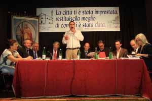 Su crisi e centro la sfida fra i candidati